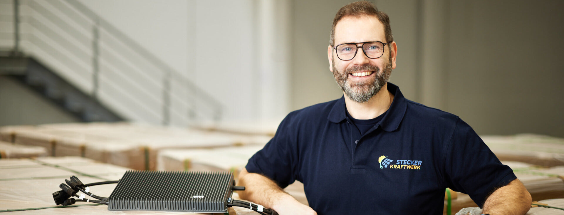 Stecker-Kraftwerk-Team-für-Shop-für-Balkonkraftwerke